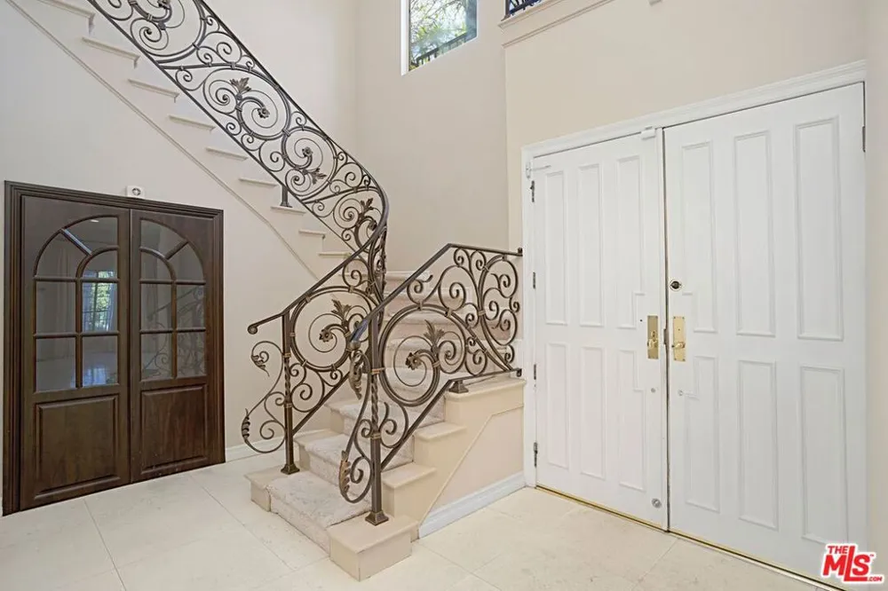3836 Mound View Avenue Studio City, CA 91604