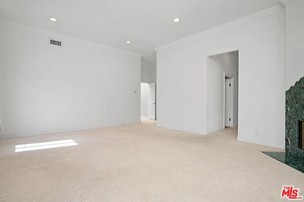 3836 Mound View Avenue Studio City, CA 91604