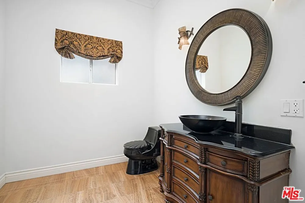 3836 Mound View Avenue Studio City, CA 91604
