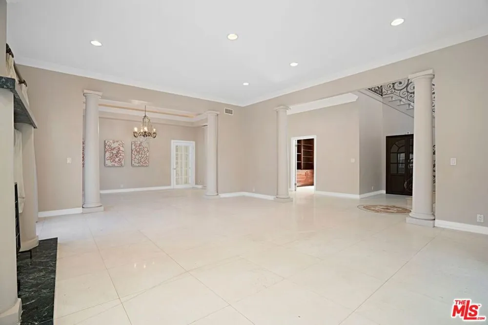 3836 Mound View Avenue Studio City, CA 91604