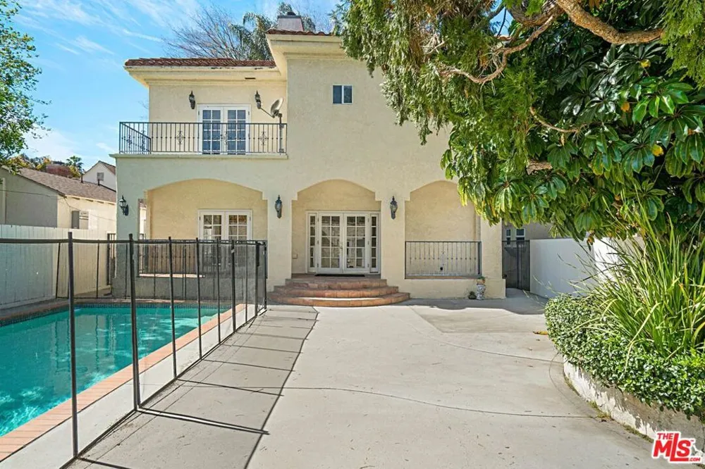 3836 Mound View Avenue Studio City, CA 91604