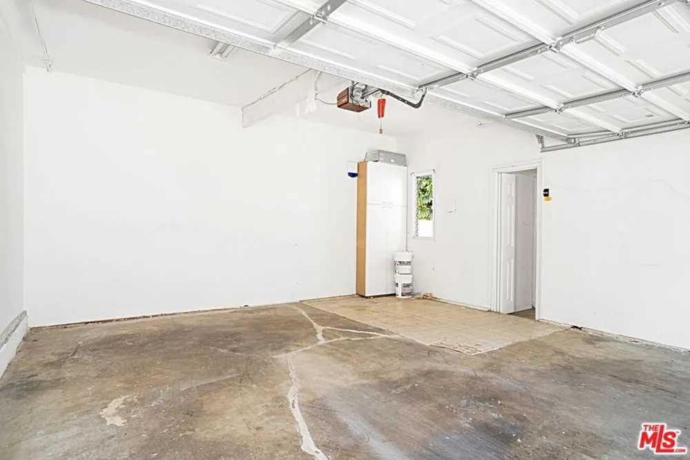 3836 Mound View Avenue Studio City, CA 91604