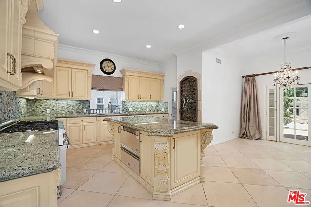 3836 Mound View Avenue Studio City, CA 91604