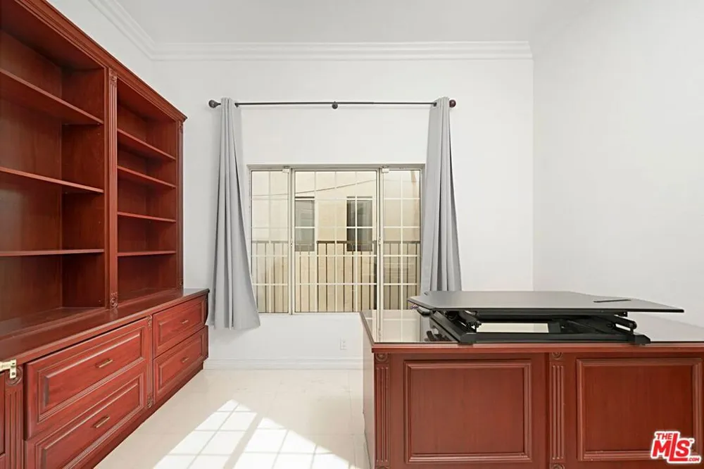 3836 Mound View Avenue Studio City, CA 91604