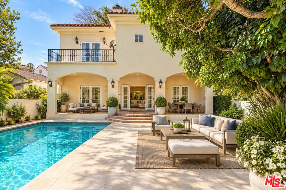 3836 Mound View Avenue Studio City, CA 91604