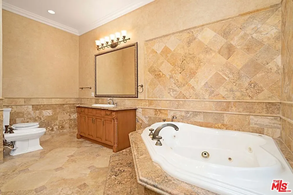 3836 Mound View Avenue Studio City, CA 91604