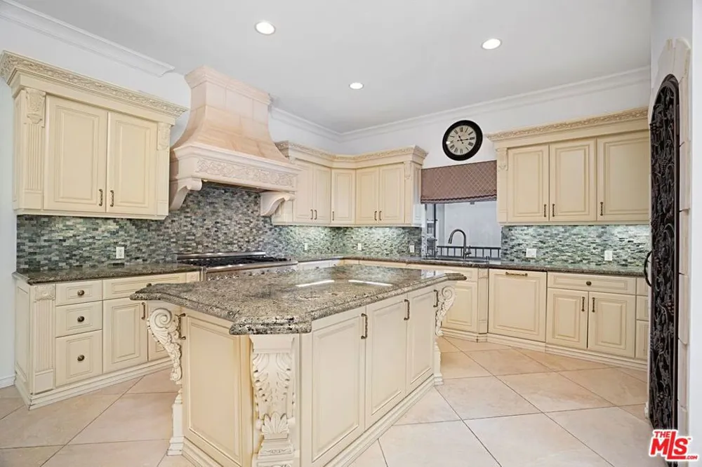 3836 Mound View Avenue Studio City, CA 91604