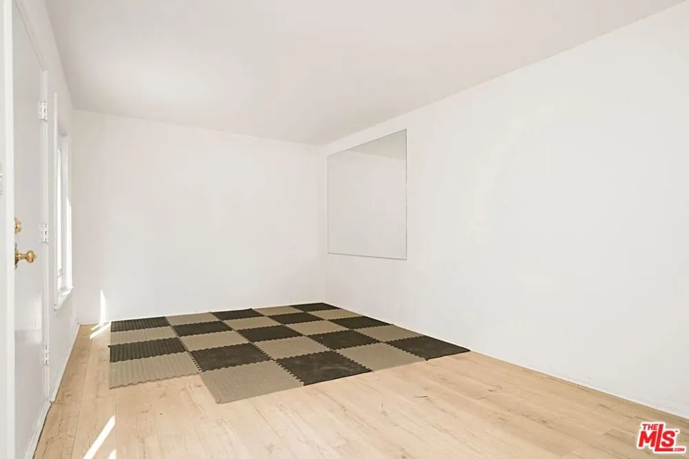 3836 Mound View Avenue Studio City, CA 91604