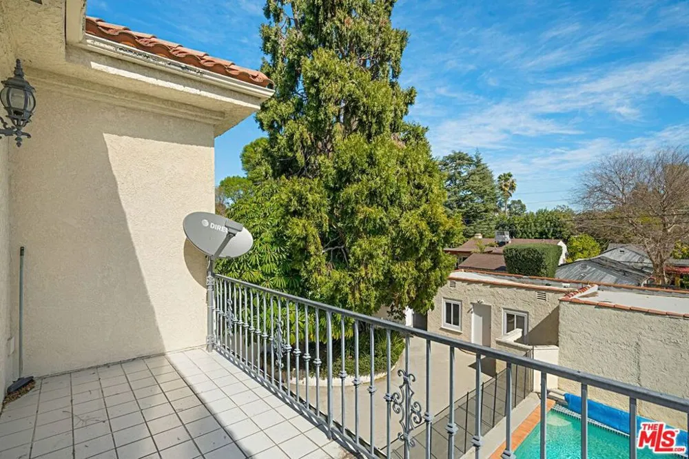 3836 Mound View Avenue Studio City, CA 91604