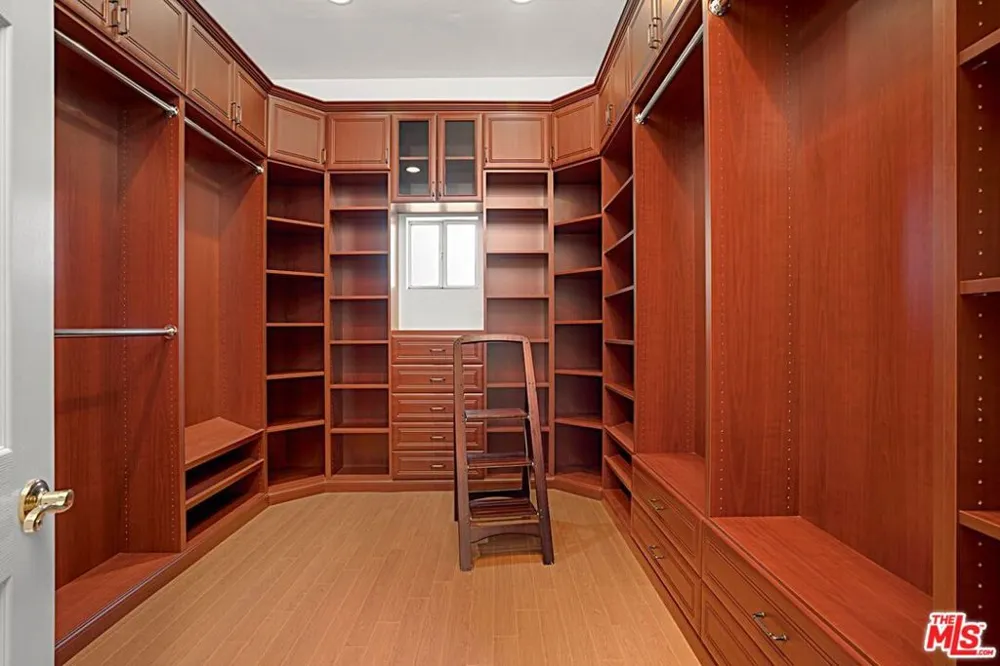 3836 Mound View Avenue Studio City, CA 91604