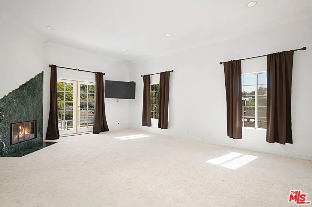 3836 Mound View Avenue Studio City, CA 91604