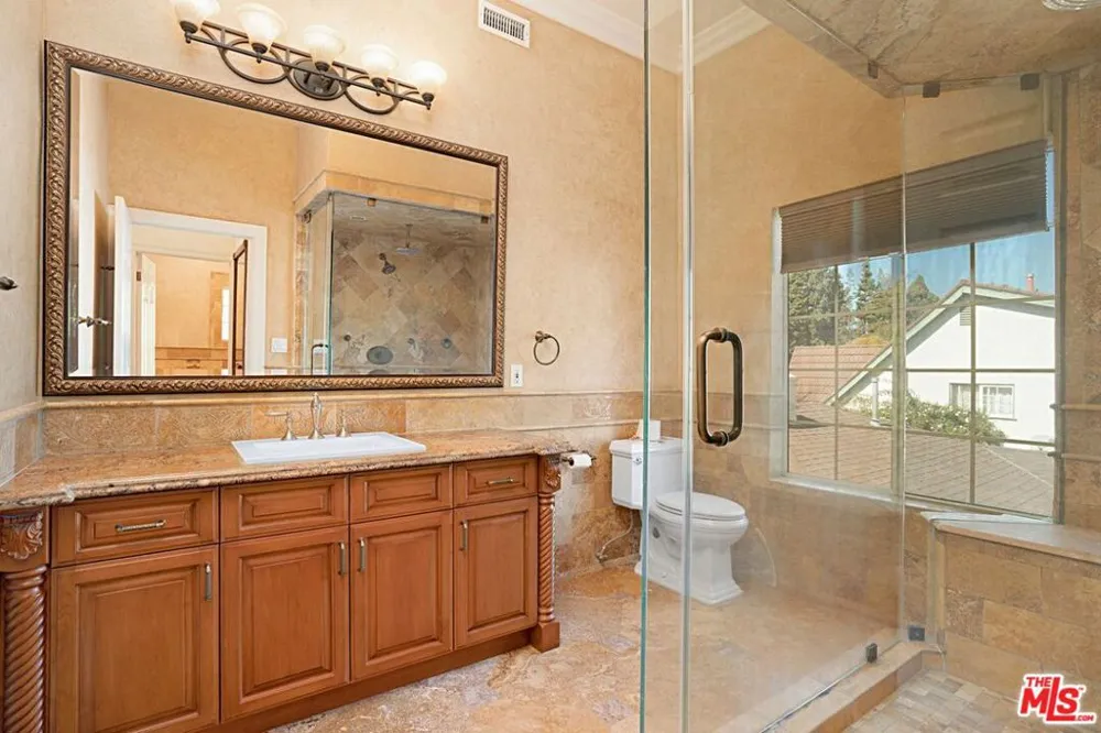3836 Mound View Avenue Studio City, CA 91604