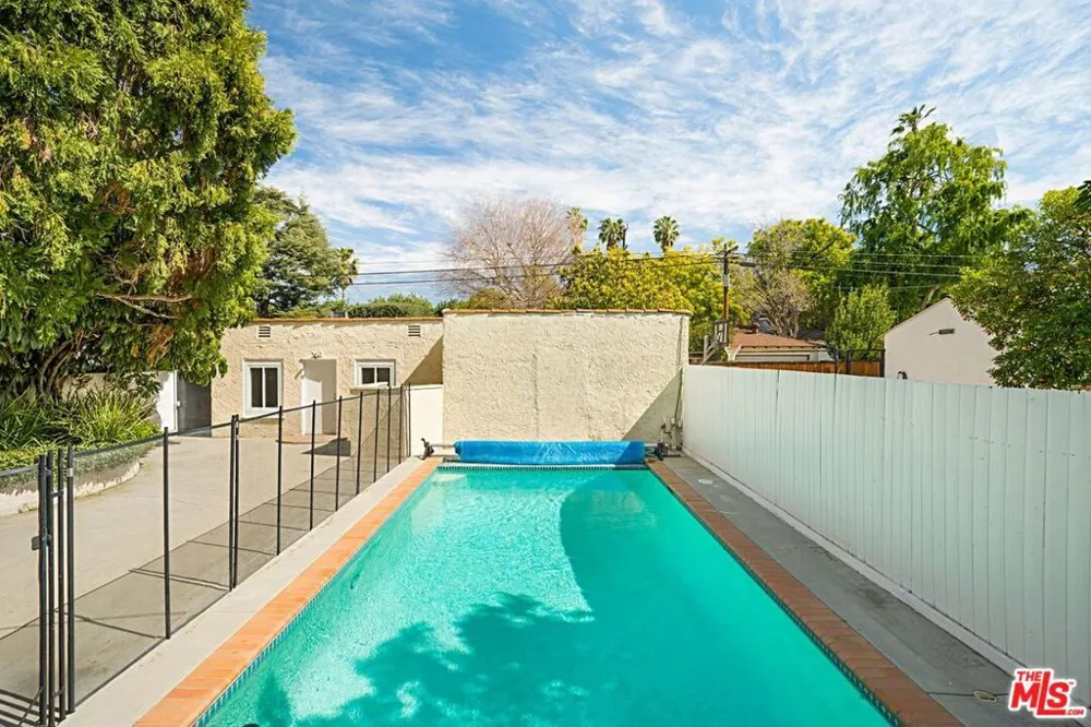 3836 Mound View Avenue Studio City, CA 91604