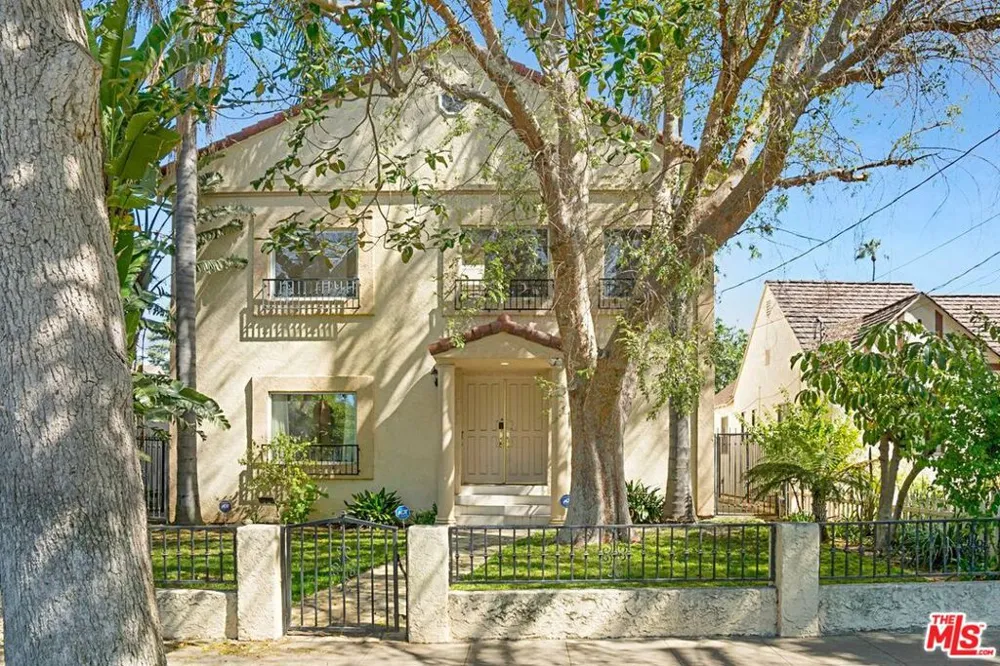 3836 Mound View Avenue Studio City, CA 91604