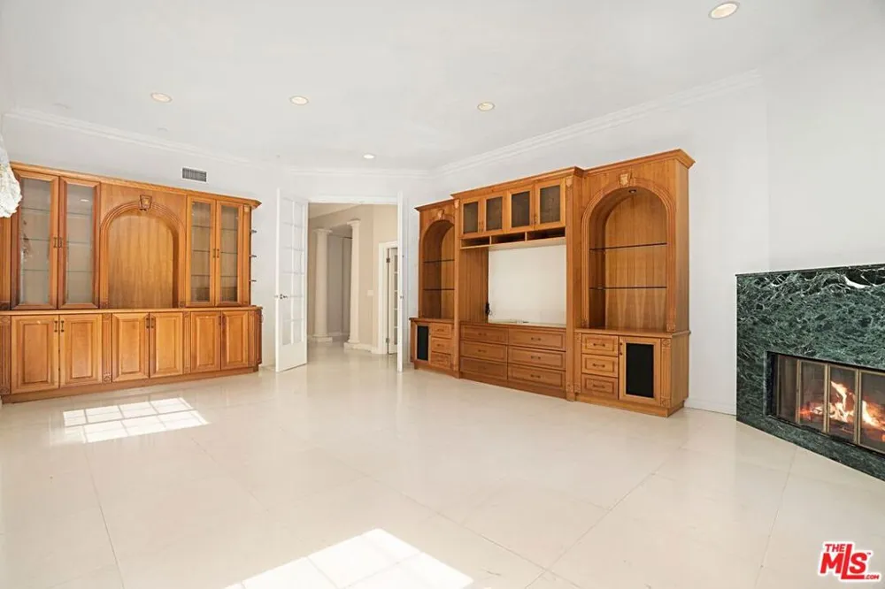 3836 Mound View Avenue Studio City, CA 91604