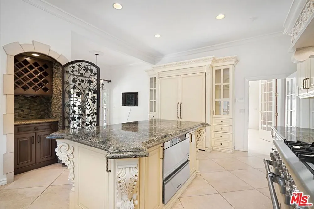 3836 Mound View Avenue Studio City, CA 91604