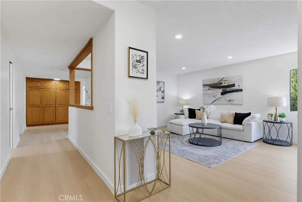 728 E Kensington Los Angeles, CA 90026