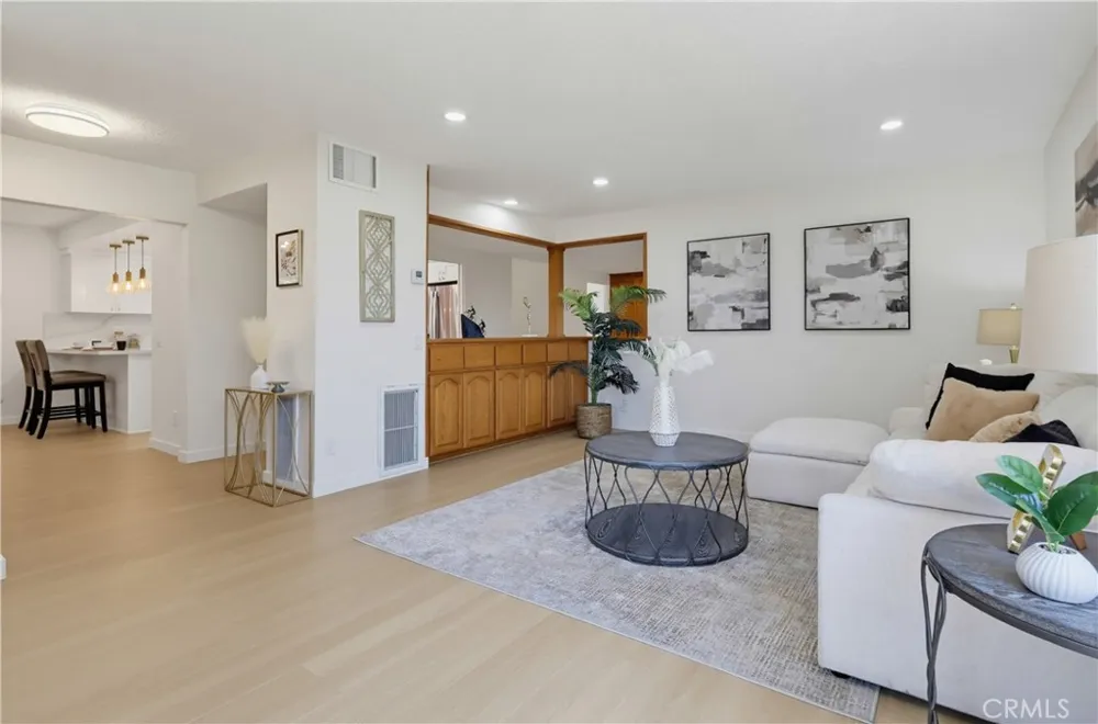 728 E Kensington Los Angeles, CA 90026