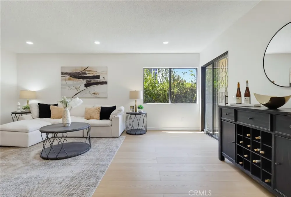 728 E Kensington Los Angeles, CA 90026