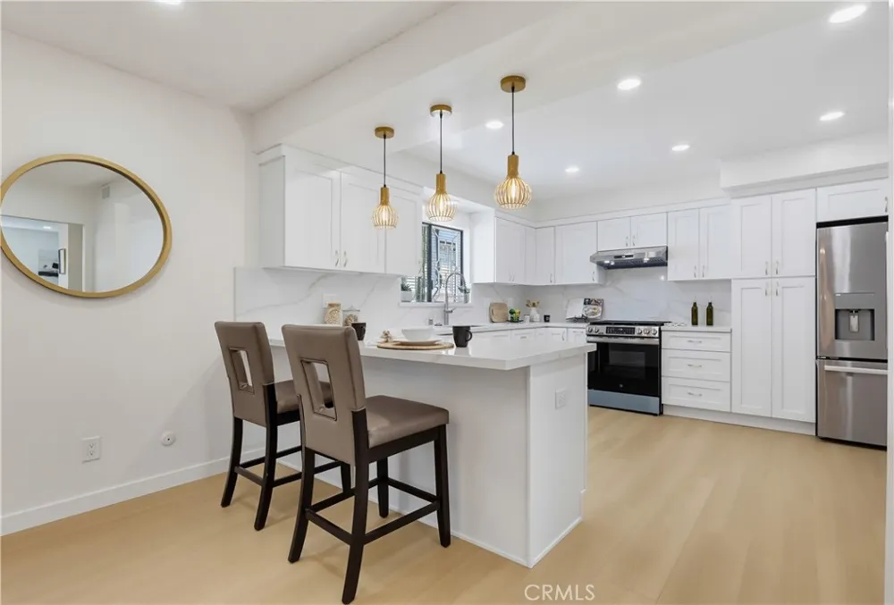 728 E Kensington Los Angeles, CA 90026