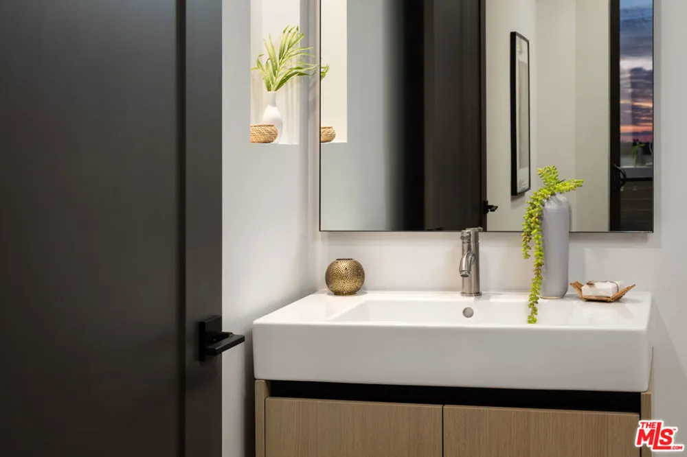 3833 Dunn #307 Culver City, CA 90232