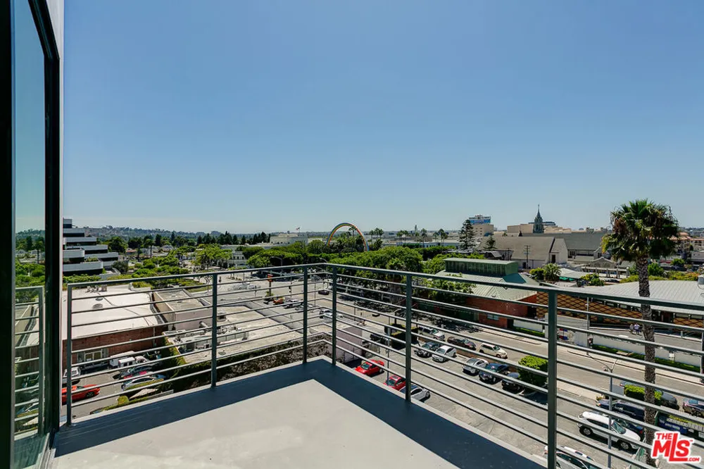 3833 Dunn #307 Culver City, CA 90232