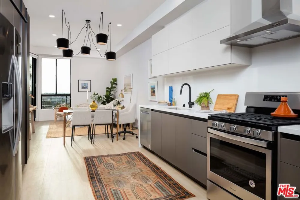 3833 Dunn #307 Culver City, CA 90232