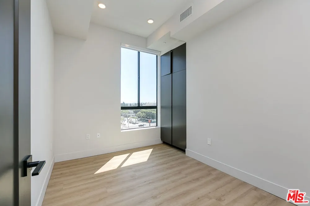 3833 Dunn #307 Culver City, CA 90232
