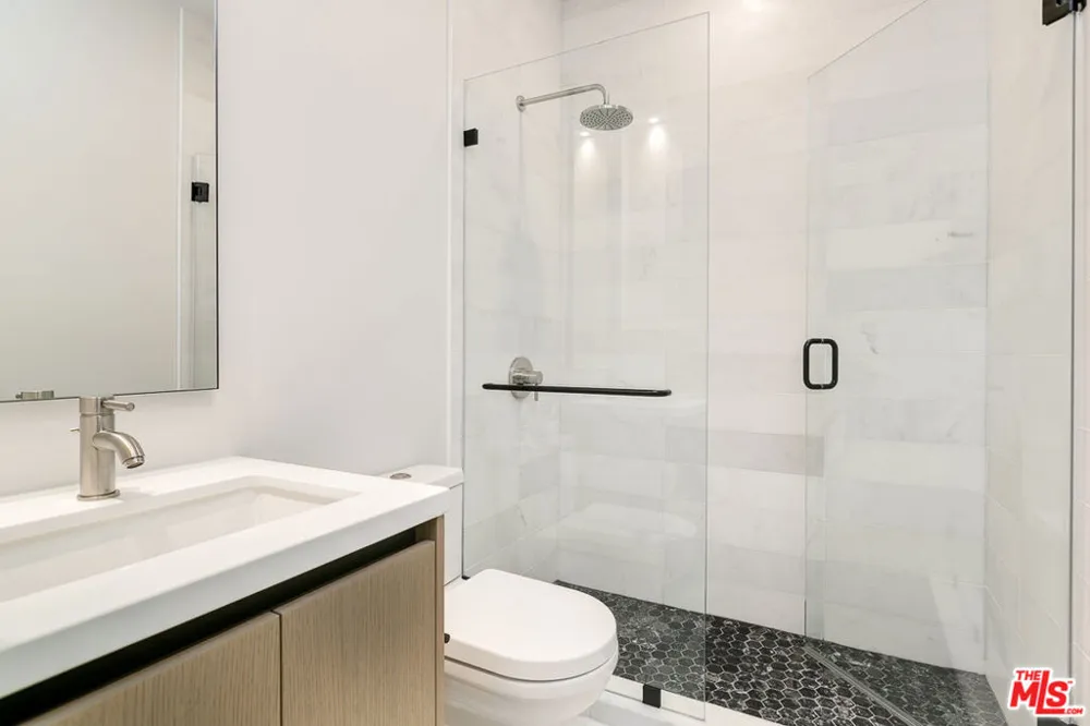 3833 Dunn #307 Culver City, CA 90232