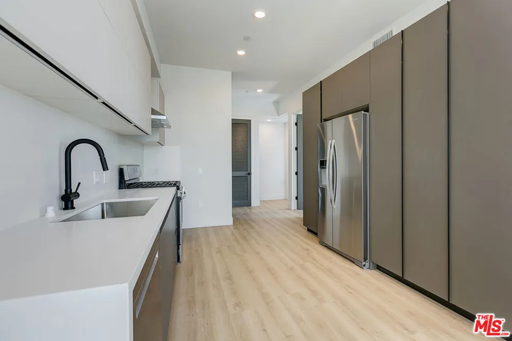 3833 Dunn #307 Culver City, CA 90232