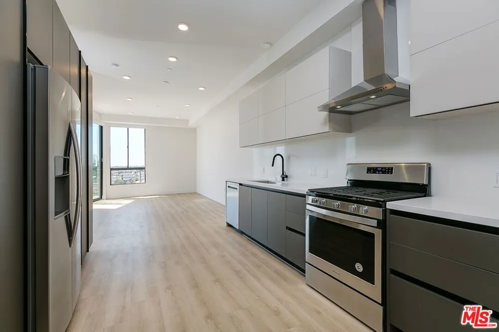 3833 Dunn #307 Culver City, CA 90232