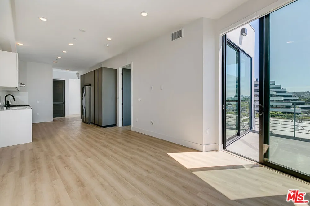 3833 Dunn #307 Culver City, CA 90232