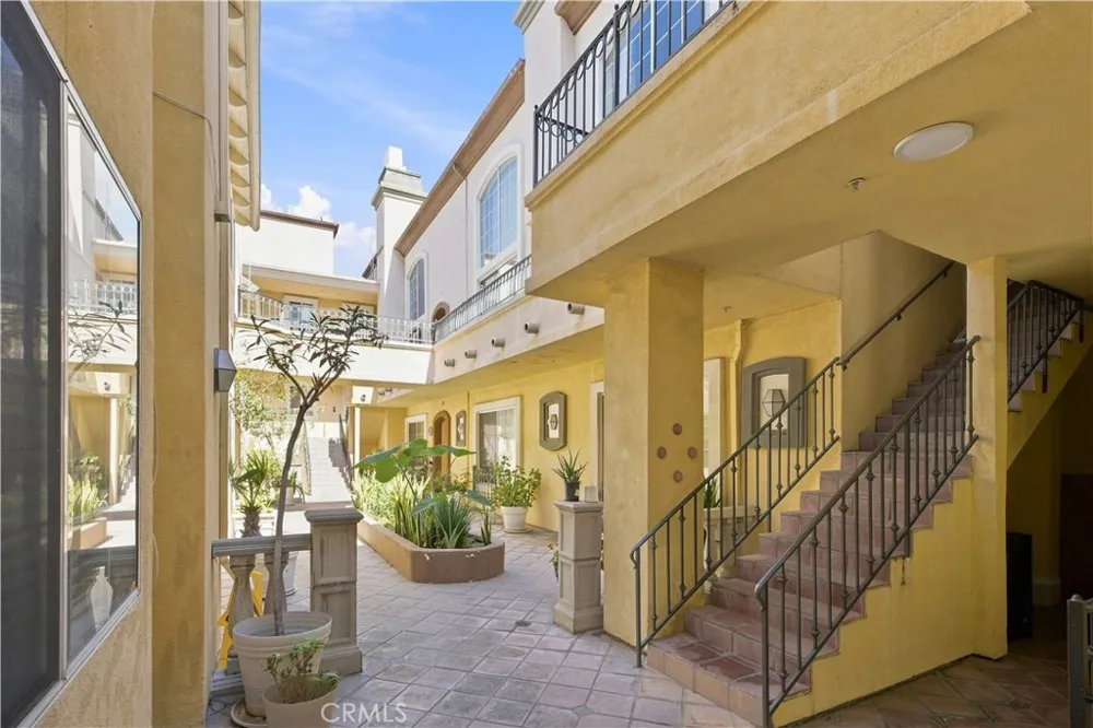 7033 La Tijera Los Angeles, CA 90045