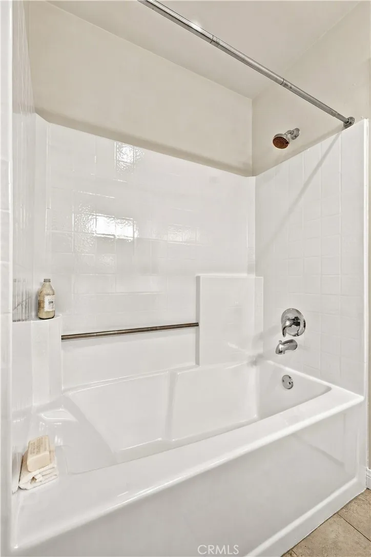 7033 La Tijera Los Angeles, CA 90045