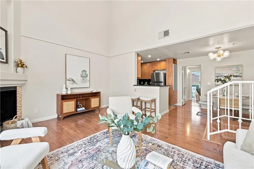7033 La Tijera Los Angeles, CA 90045
