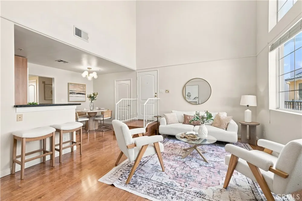 7033 La Tijera Los Angeles, CA 90045