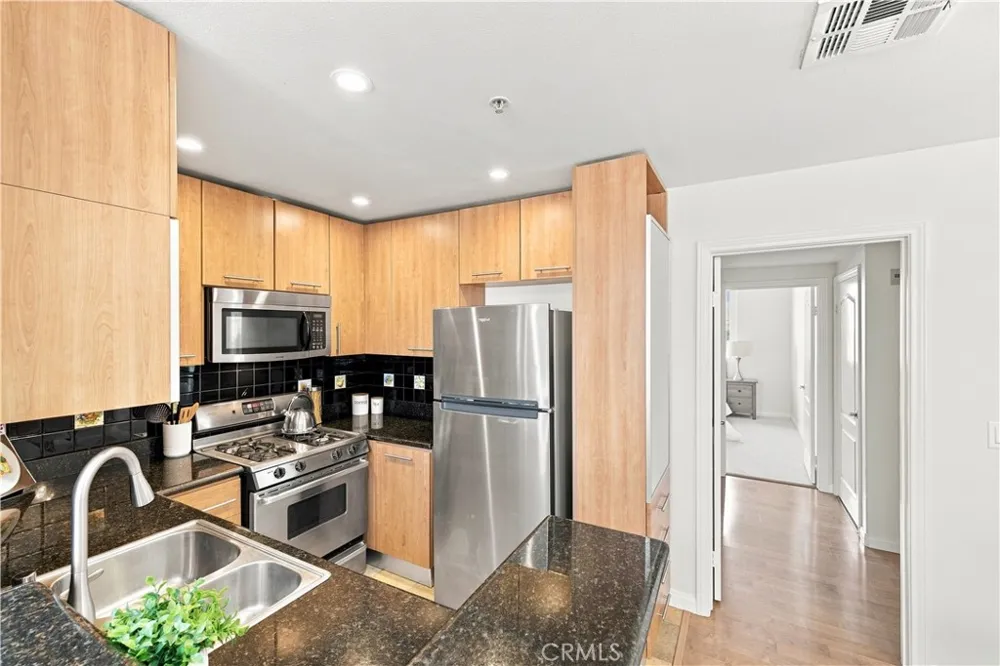 7033 La Tijera Los Angeles, CA 90045