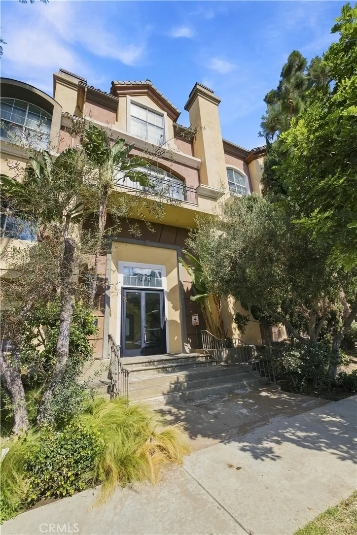 7033 La Tijera Los Angeles, CA 90045