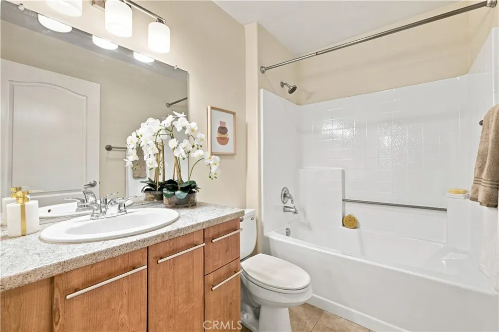 7033 La Tijera Los Angeles, CA 90045