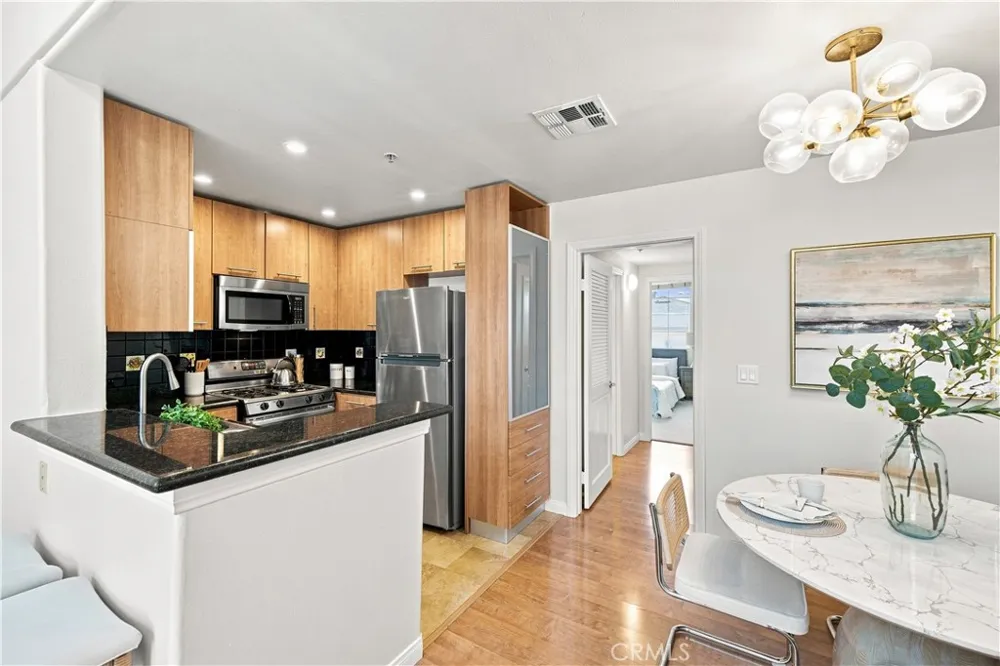 7033 La Tijera Los Angeles, CA 90045