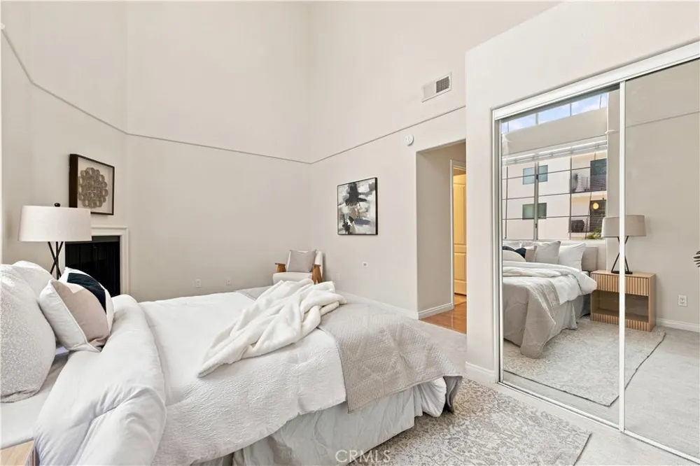 7033 La Tijera Los Angeles, CA 90045