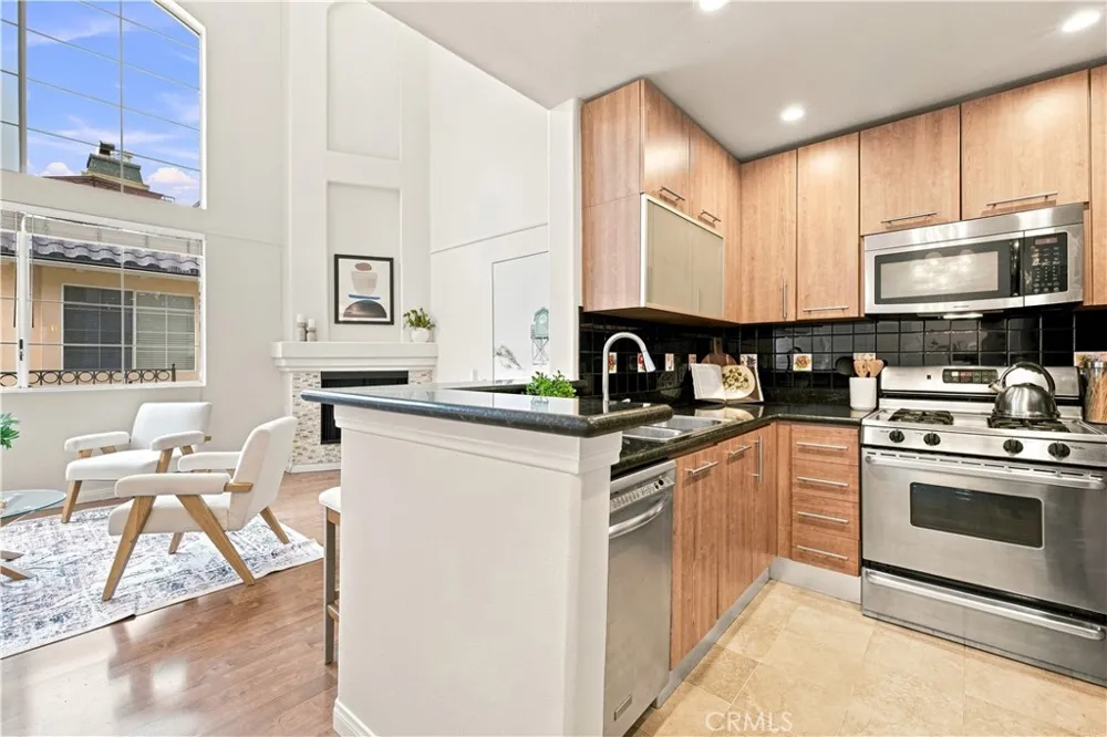 7033 La Tijera Los Angeles, CA 90045