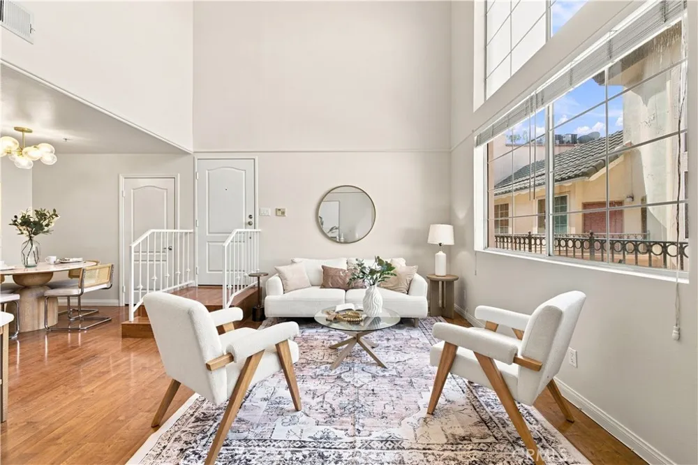 7033 La Tijera Los Angeles, CA 90045