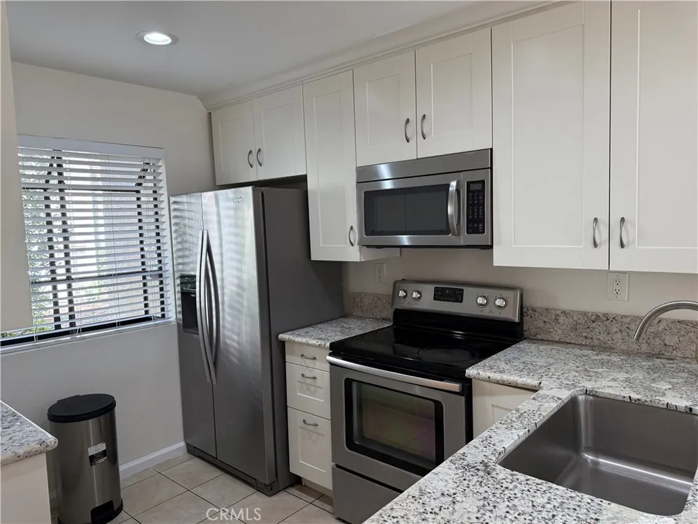 252 Pineview Irvine, CA 92620