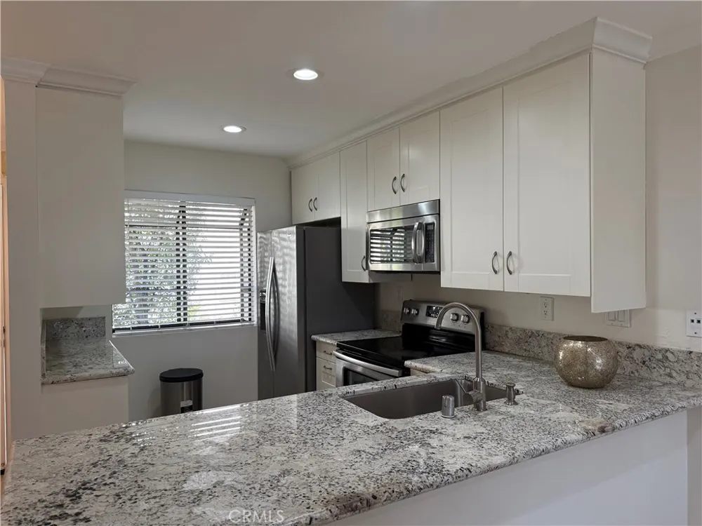 252 Pineview Irvine, CA 92620
