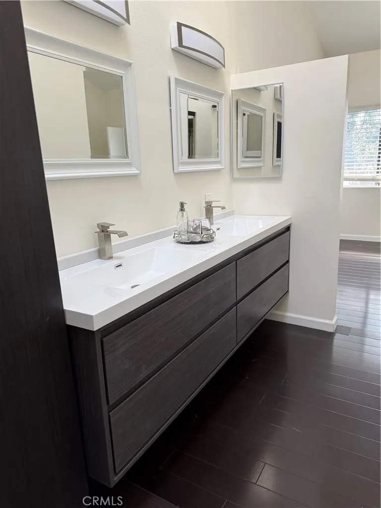 252 Pineview Irvine, CA 92620