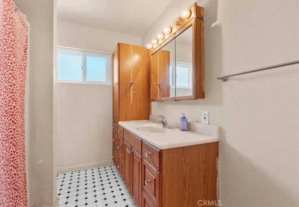 5919 Hudson Riverside, CA 92509
