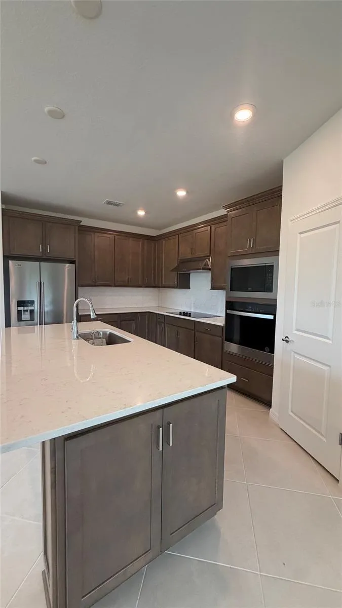 957 SILVERLAKE BOULEVARD Lake Alfred, FL 33850