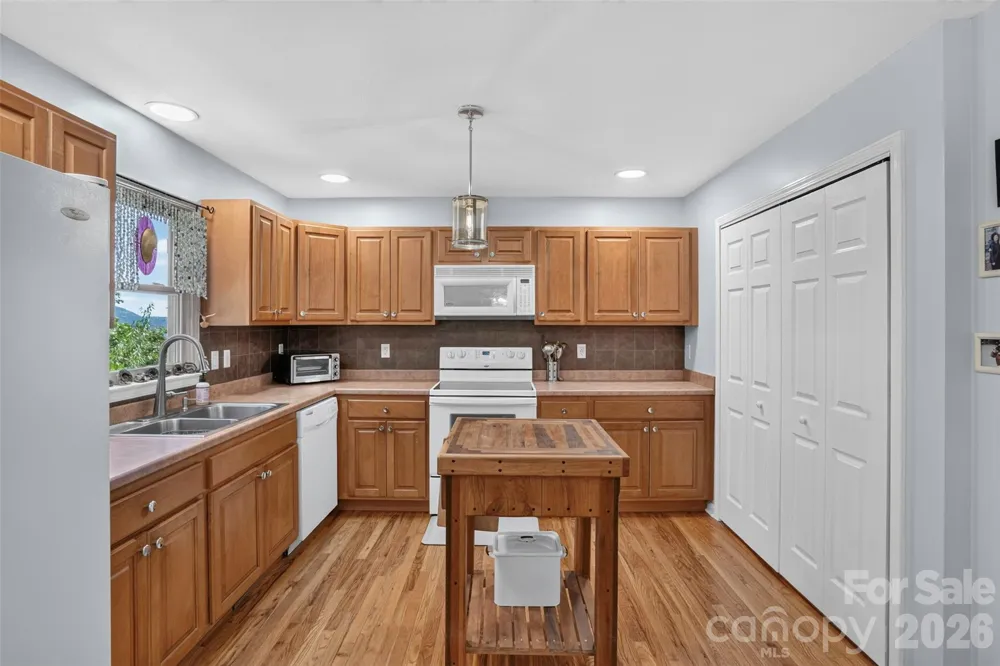 50 Autumn View Drive Hendersonville, NC 28792