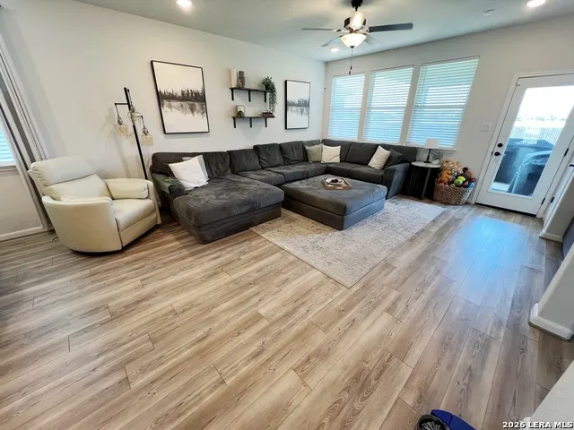 8347 SUNRISE GLN Schertz, TX 78154
